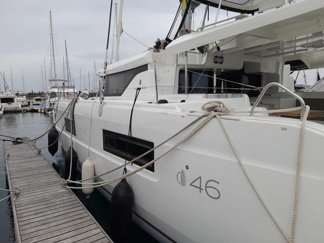 My Naughty Spirit - Katamaran içinde Perigiali