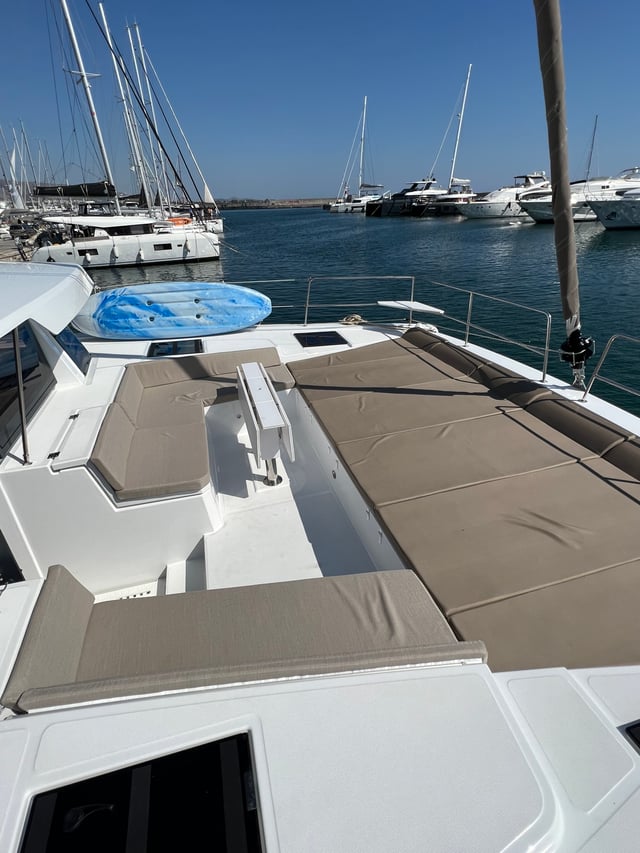 Star Velvet (A/C, Generator, Water Maker, dishwasher) - Katamaran içinde Alimos