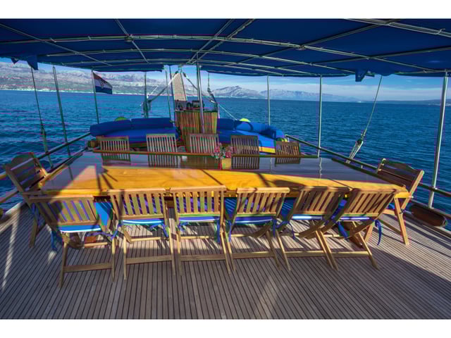 Atalanta - Gulet içinde Podstrana