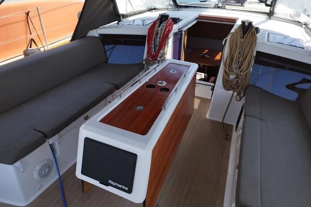 Thymus - Sailboat in Porto Rotondo