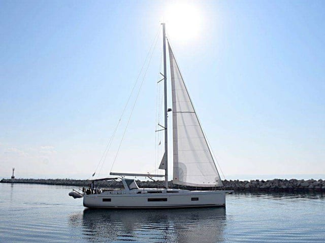 Psari - Sailboat in Mikonos