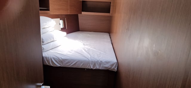 Vanga - Yelkenli içinde Komolac