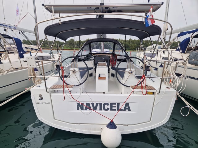 Navicela - Sailboat in Medulin