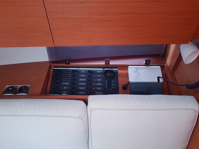 Krka - Yelkenli içinde Komolac