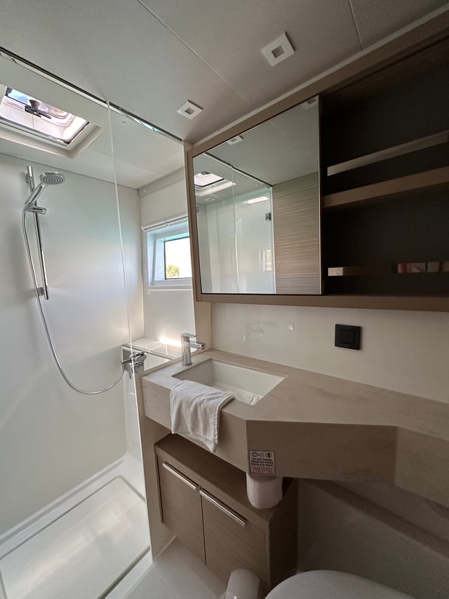 DESTINY POINT - Katamaran içinde Trogir