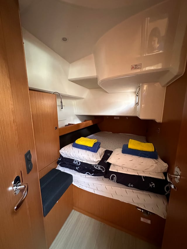 Iskra - Yelkenli içinde Trogir