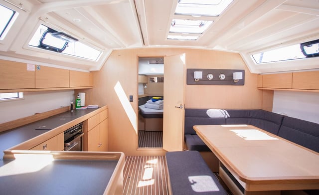 'njoy - Sailboat in Komolac