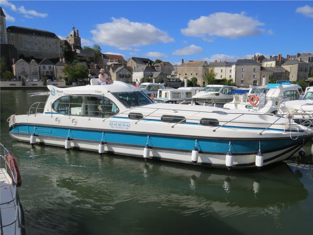 Chorus - Motor Yacht in Grez-Neuville