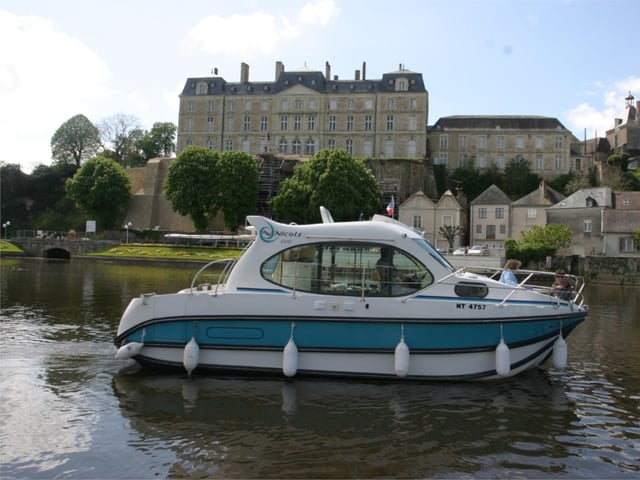 Tempo - Motor Yacht in Sablé-sur-Sarthe