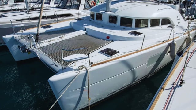 Ploto - Katamaran içinde Vibo Marina