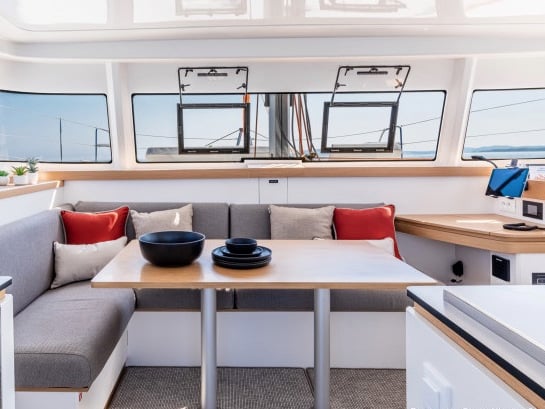 Ella - Katamaran içinde Mitikas