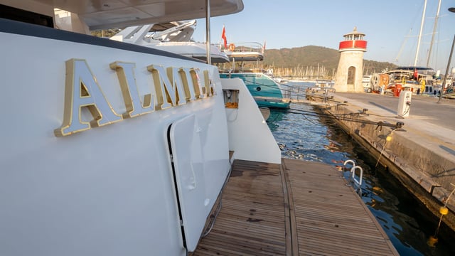 My Almila - Motor Yat içinde Sarıana