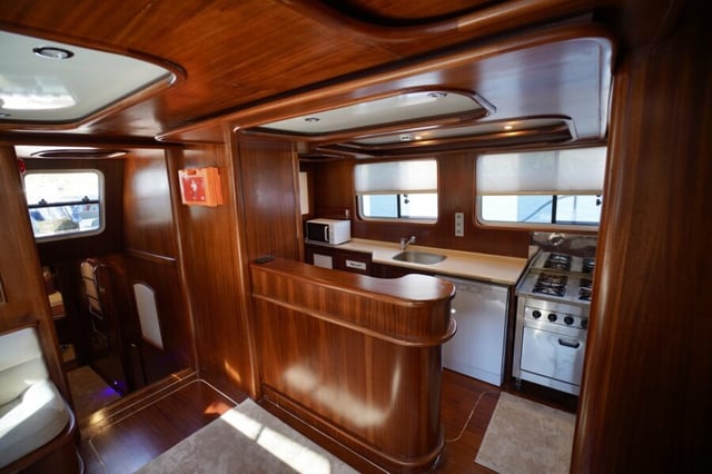 Lavinia - Gulet içinde Sarıana