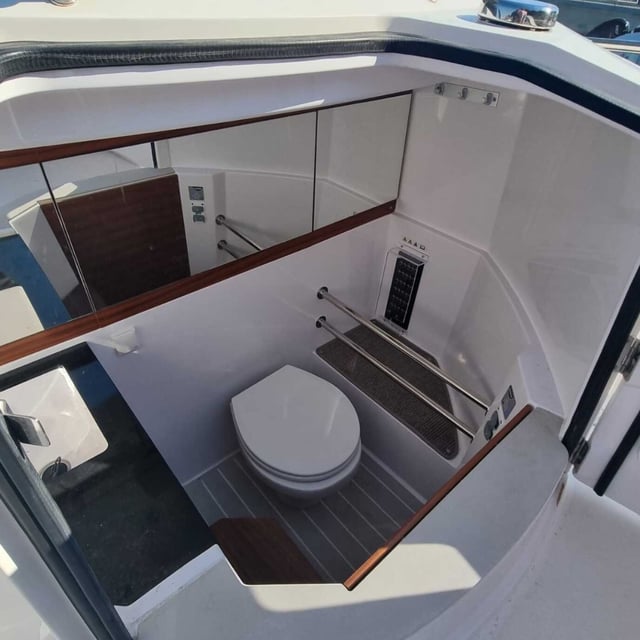 Axopar - Motor Yacht in Trogir