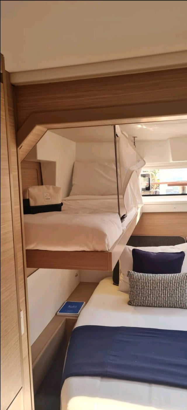 ANGIAS - Katamaran içinde Volos