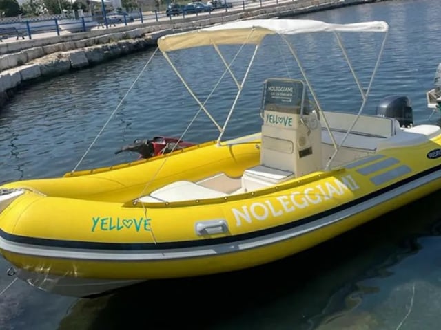 Yellove - Motor Yat içinde Torre Canne