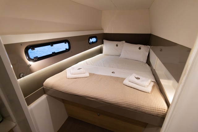 ZIZI - Katamaran içinde Preveza