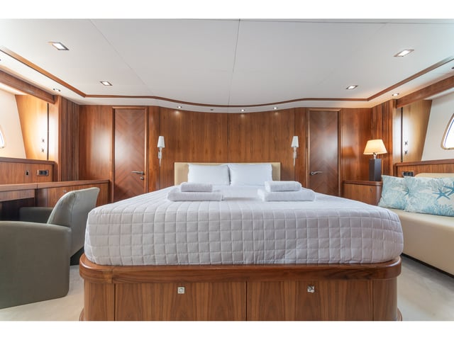 Phoenix - Motor Yat içinde Kontokali