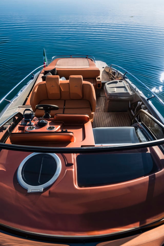 Aurora - Motor Yat içinde Portisco