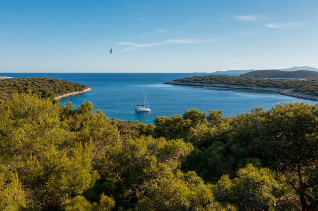 CATWALK - Katamaran içinde Kaštel Gomilica
