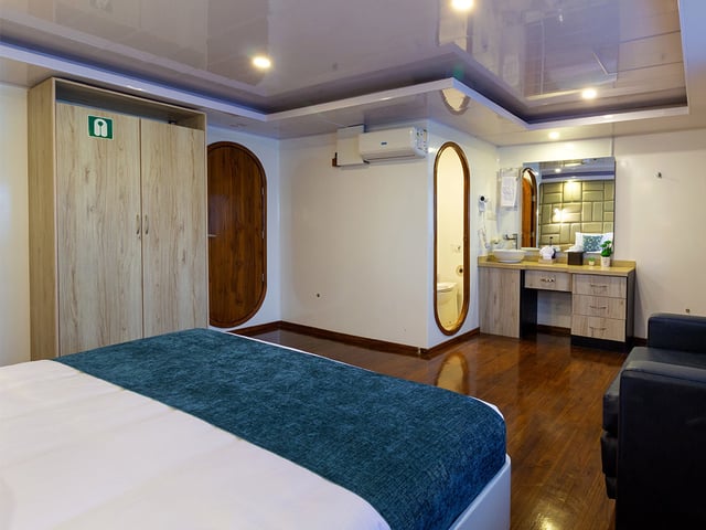 Petrel - Cabin 1 - Catamaran in Santa Cruz