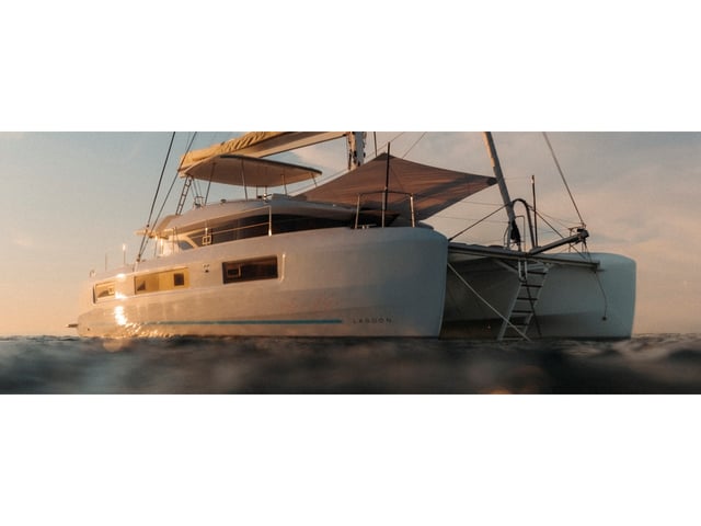 ELYSIUM - Catamaran in Kaštel Gomilica