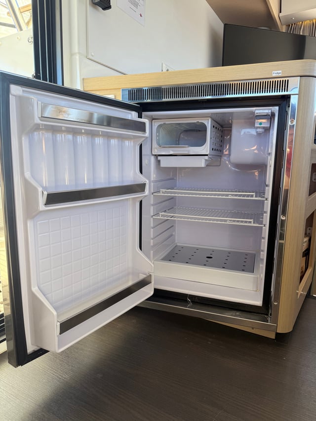 FIND US - Catamaran in Kaštel Gomilica