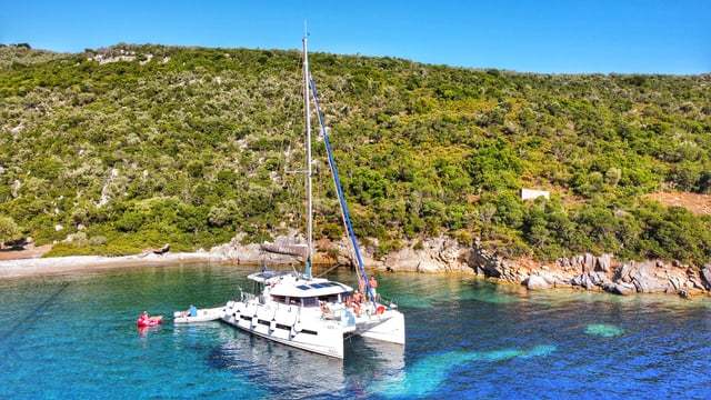 Iris - Katamaran içinde Volos