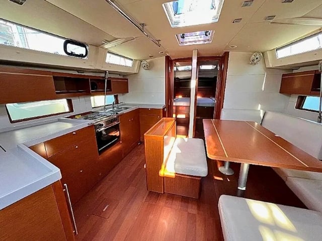 Ostria - Sailboat in Alimos