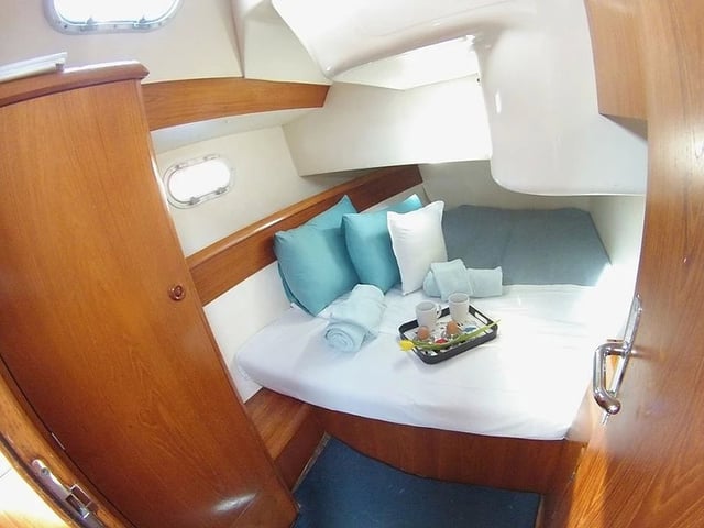 Pythagoras (electric head, wind generator) - Sailboat in Pireas