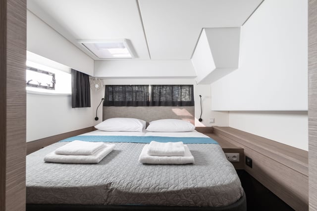 Jasmine - Katamaran içinde Alimos