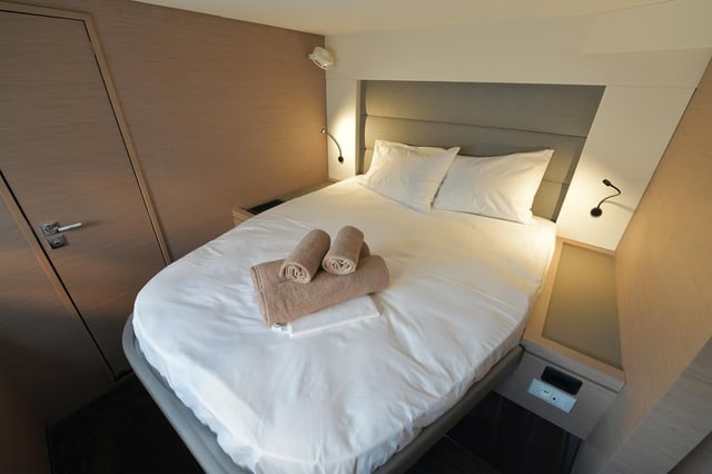 Eclipsea - Katamaran içinde Alimos