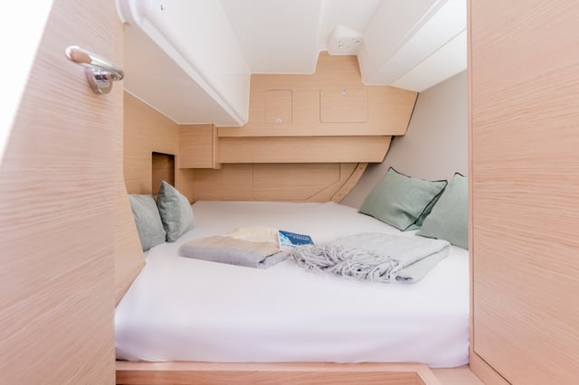 Sunsail 37.3 Premium Plus - Yelkenli içinde Marina