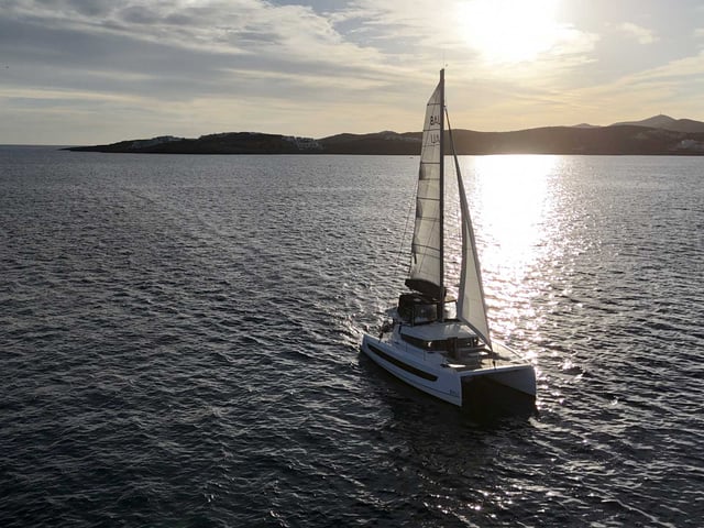 Jeux D'Hiver - Katamaran içinde Anatoliki Attiki