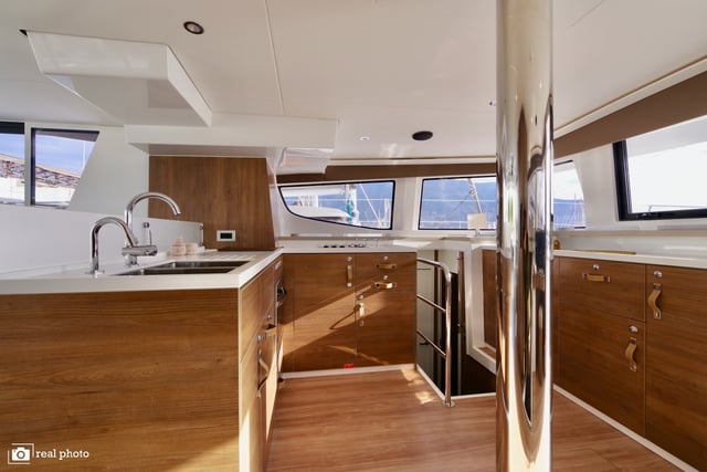 Monia - A/C, Generator, Water maker - Katamaran içinde Castellammare di Stabia