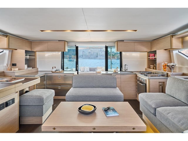 ERRANT VAGABOND - Katamaran içinde Palairos