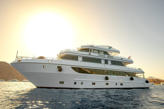 Twin bed cabin lower deck 2 - Motor Yacht in Sharm El Sheikh 2