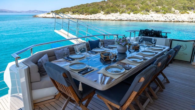 Den Den - Motor Yacht in Eskiçeşme