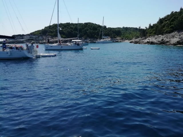 Afroditi - Yelkenli içinde Palairos