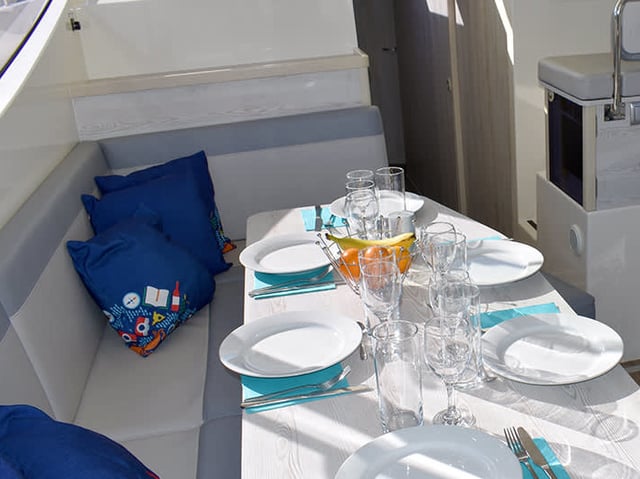 Horizon 4 - Premier 28 - Motor Yacht in Peterborough County