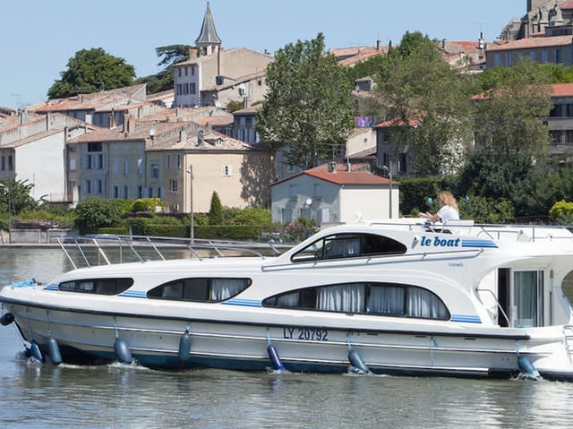 Elegance - Comfort 26 - Motor Yacht in Jarnac