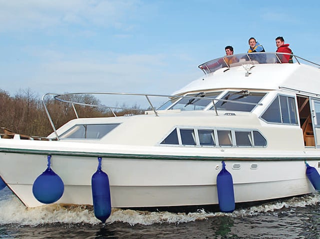 Shannon Star - Budget 3 - Motor Yacht in Townparks