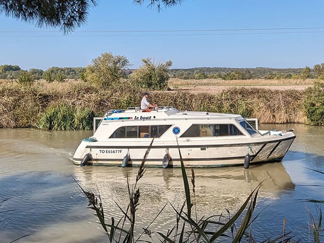 Cirrus A - Budget 5 - Motor Yat içinde Portiragnes