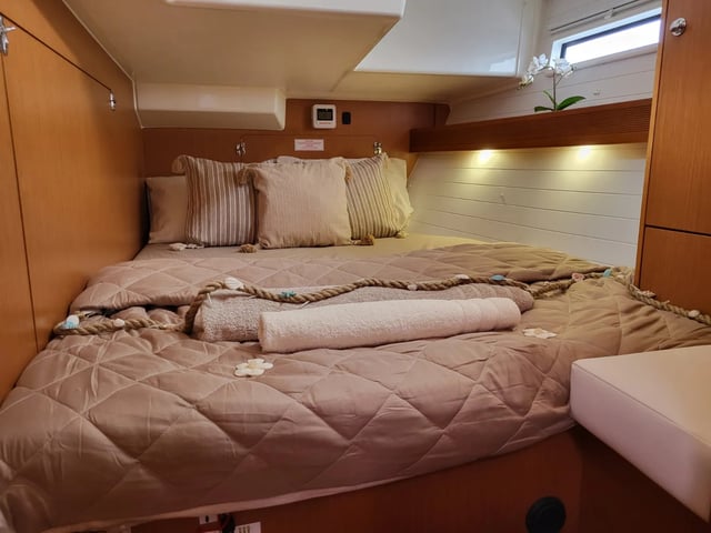 Bela Vila - Sailboat in Kallithea