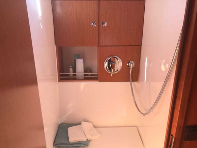 Monsieur - Yelkenli içinde Vibo Marina