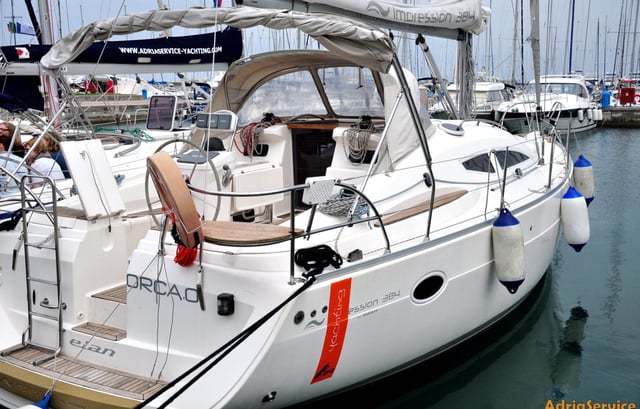 Orca. O - Yelkenli içinde Izola