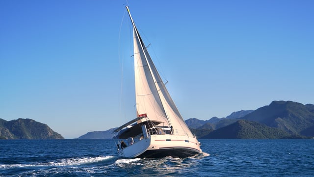 Red Pepper - Yelkenli içinde Sarıana