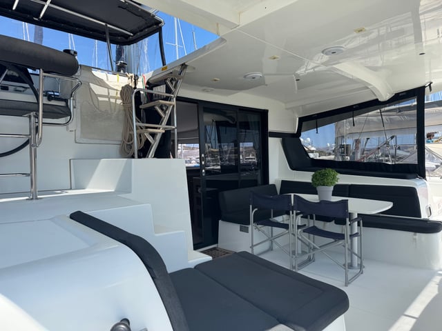 All In - Katamaran içinde Anatoliki Attiki