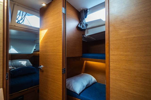 Aurora - Yelkenli içinde Portisco