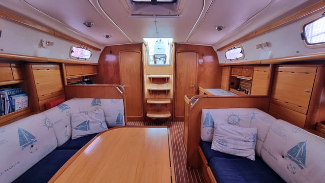 Hani - Yelkenli içinde Betina